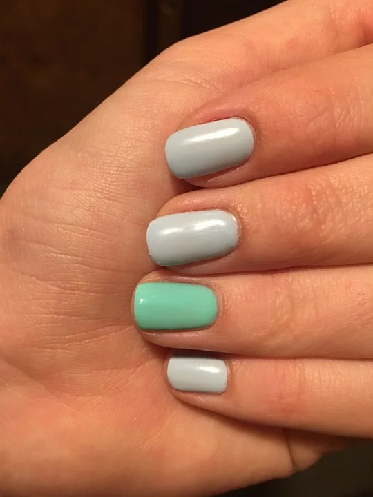 O Que É Nail Designer? Nail Designer É A Profissional Responsável Por Realizar Diferentes Técnicas De Embelezamento Das Unhas, Como Pintura, Aplicação De Adesivos, Strass E Diversas Outras Decorações. A Nail Designer Pode Atuar Em Salões De Beleza, Spas, Ou Até Mesmo De Forma Independente, Atendendo As Clientes Em Domicílio. É Uma Área Que Vem Ganhando Cada Vez Mais Destaque No Mercado Da Beleza, Conquistando Clientes Fiéis E Fidelizando-Os Com Seu Talento E Criatividade.
