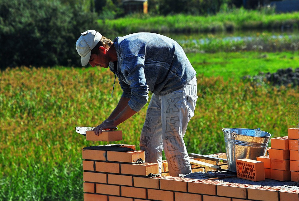 1. O PAPEL DE CADA PROFISSIONAL NA CONSTRUÇÃO DE UMA CASA E A IMPORTÂNCIA DA COLABORAÇÃO ENTRE ELES