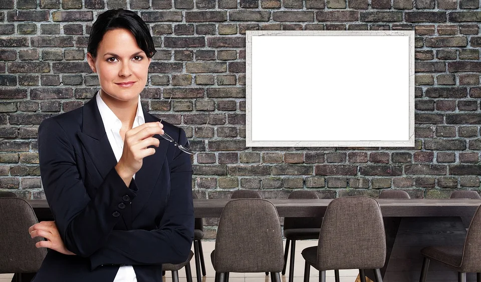 Dicas Para Organizar As Tarefas Da Sua Empresa | Hoje Em Dia É Cada Vez Mais Importante Organizar As Tarefas Da Sua Empresa De Forma Adequada. Imagine Que Você Acabou De Atender Um Cliente E Ainda Não Anotou Os Resultados Desta Negociação. O Telefone Chama, A Secretária Lembra Que Aquele Fornecedor Ainda Está Te Esperando E Amanhã É Dia De Pagamento. Se Essa Rotina É Parecida Com A Sua E Você Se Perde Com Frequência, Fique Atento: É Um Forte Sinal De Que Você Precisa De Ajuda Para Organizar Suas Tarefas De Rotina!