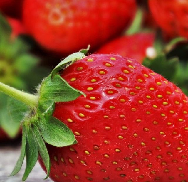 CROPPED-STRAWBERRIES-3359755_960_720.JPG