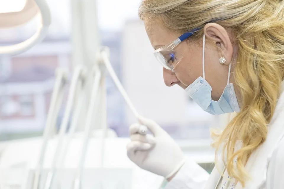 Dicas Para Dentista Recém Formado Atuar Em Sua Carreira | Para Quem Pretende Começar Uma Carreira Na Odontologia, Completar A Graduação É Um Passo Essencial, Porém É Apenas O Primeiro De Muitos Desafios. Ingressar No Mercado De Trabalho Trará Dúvidas E Dificuldades, Muitas Vezes Não Tão Simples De Resolver.