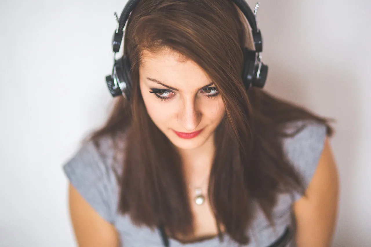 Girl, Headphones, Listen-791686.Jpg