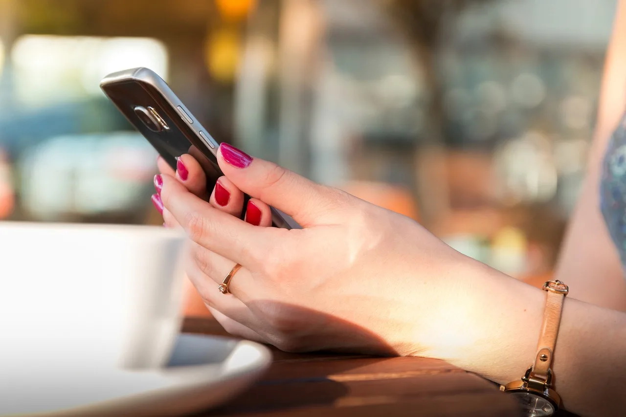 Hands, Holding, Smartphone-1853302.Jpg