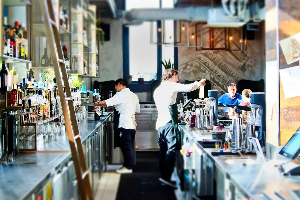 Habilidades Essenciais Para Um Bartender Profissional | Existem Habilidades Essenciais Para Um Bartander Agir De Forma Profissional, Mais Um Ano Se Passa E O Novo Ano Já Permite Que Profissionais De Diversas Áreas Aproveitam O Clima De Planejamento Para Criar Estratégias Que Levem Ao Destaque De Mercado. Para Os Bartenders, Não É Diferente. Por Isso, Estar Antenado Com As Inovações E Buscar Sempre Novos Conhecimentos É Importante,A Seguir Segue Uma Lista Com Algumas Habilidades Fundamentais Para Quem Busca Impulsionar Carreira Na Coquetelaria.