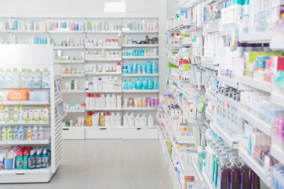 Farmácia Perto De Mim: A Profissão Farmacêutica, Desafios Atuais E A Importância Da Divulgação Na Plataforma De Anúncios Tá Contratado As Farmácias São Estabelecimentos Fundamentais Para A Saúde E Bem-Estar Da População. Elas Desempenham Um Papel Crucial Na Disponibilização De Medicamentos E Produtos Farmacêuticos, Além De Oferecerem Serviços De Orientação E Cuidados De Saúde. Os Profissionais Que Atuam Nessas Farmácias São Os Farmacêuticos, Especialistas Em Medicamentos E Terapias, Que Garantem A Segurança, Eficácia E Uso Correto Dos Medicamentos. Neste Texto, Abordaremos A Profissão De Farmácia, Suas Atribuições, Os Desafios Enfrentados Hoje Em Dia E A Importância Da Divulgação Dos Serviços Farmacêuticos Na Plataforma De Anúncios Tá Contratado, Proporcionando Maior Visibilidade, Exposição E Conquista De Clientes. Farmácia