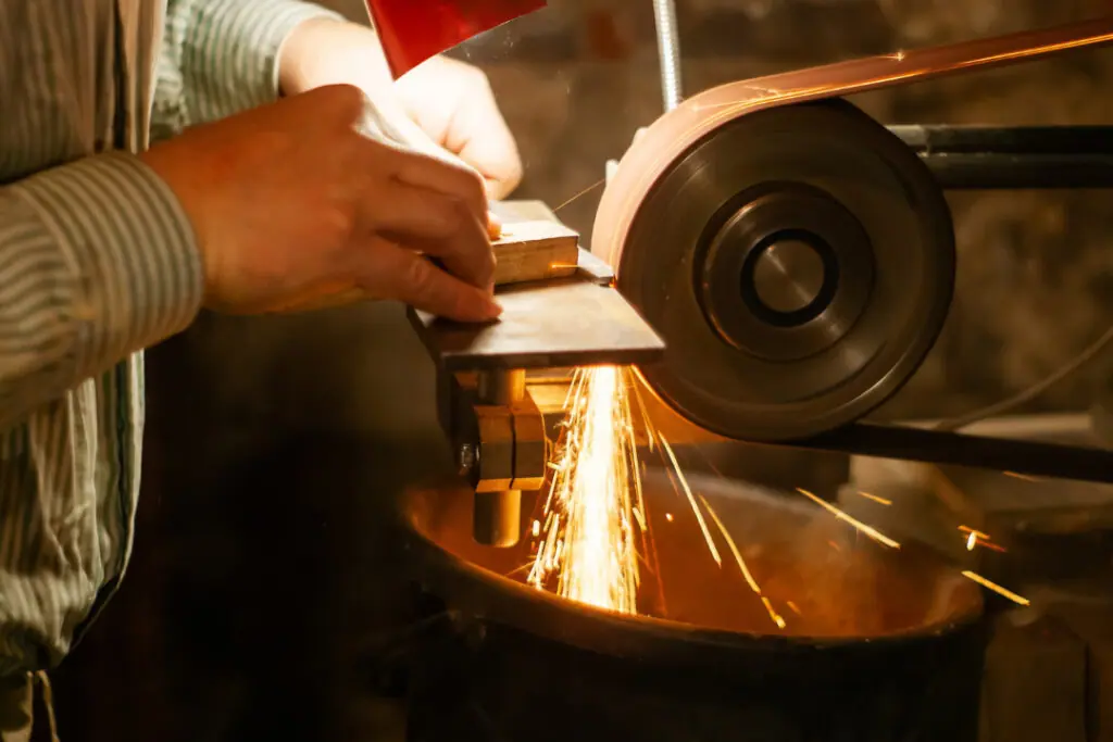 Serralheiro: Serviços, Tabela de Preços 2026 e Como Contratar o Profissional Certo no Brasil checklist-contratar-serralheiro-seguro-2026