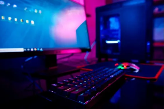 Tela-De-Computador-Com-Teclado-E-Monitor-De-Computador