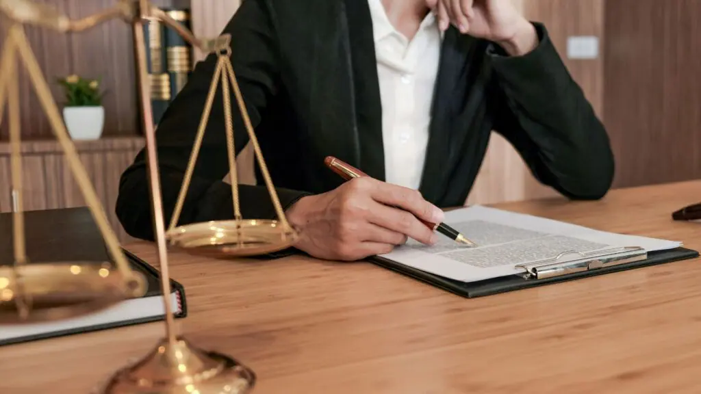Advogado Advogado Perto De Mim: Como Encontrar E Fidelizar Clientes Nos Dias De Hoje Nos Dias Atuais, A Competitividade No Mercado Jurídico É Cada Vez Mais Acirrada. Com O Grande Número De Profissionais Da Área, Encontrar E Fidelizar Clientes Tornou-Se Um Desafio Constante Para Os Advogados. Nesse Cenário, Torna-Se Essencial Buscar Estratégias Eficientes De Marketing E Propaganda Para Se Destacar E Conquistar Espaço No Mercado.