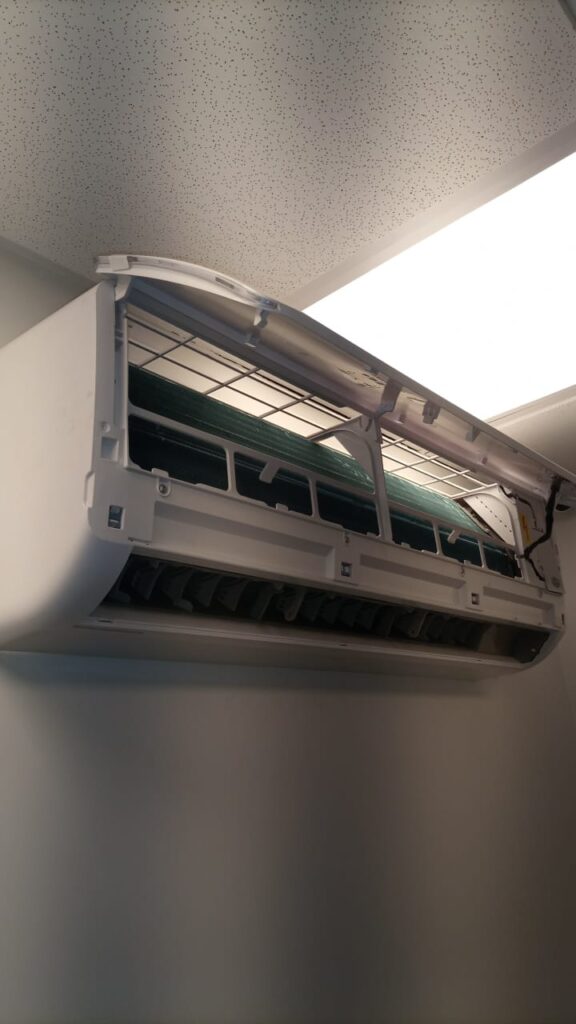 Ar Condicionado: Guia Completo De Instalação Residencial E Preços 2025 | Imagine Chegar Em Casa Após Um Dia Exaustivo Sob O Calor Escaldante E Ser Recebido Por Um Ambiente Perfeitamente Climatizado. Essa Sensação De Alívio Imediato É Possível Com A Instalação Adequada De Um Sistema De Ar Condicionado Residencial. Mas Quanto Realmente Custa Transformar Esse Sonho Em Realidade? Com A Temperatura Média No Brasil Alcançando 25,02°C Em 2024, O Investimento Em Climatização Deixou De Ser Luxo Para Se Tornar Necessidade Essencial No Lar Brasileiro.