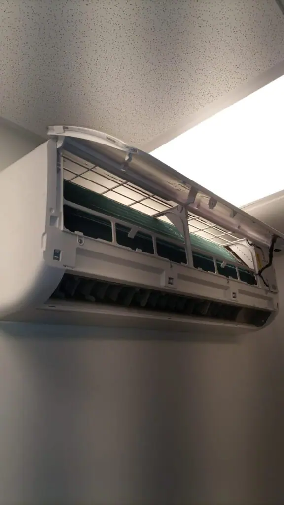 Imagine chegar em casa após um dia exaustivo sob o calor escaldante e ser recebido por um ambiente perfeitamente climatizado. Essa sensação de alívio imediato é possível com a instalação adequada de um sistema de ar condicionado residencial. Mas quanto realmente custa transformar esse sonho em realidade? Com a temperatura média no brasil alcançando 25,02°c em 2024, o investimento em climatização deixou de ser luxo para se tornar necessidade essencial no lar brasileiro. Ar Condicionado: Guia Completo De Instalação Residencial E Preços 2025 | Imagine Chegar Em Casa Após Um Dia Exaustivo Sob O Calor Escaldante E Ser Recebido Por Um Ambiente Perfeitamente Climatizado. Essa Sensação De Alívio Imediato É Possível Com A Instalação Adequada De Um Sistema De Ar Condicionado Residencial. Mas Quanto Realmente Custa Transformar Esse Sonho Em Realidade? Com A Temperatura Média No Brasil Alcançando 25,02°C Em 2024, O Investimento Em Climatização Deixou De Ser Luxo Para Se Tornar Necessidade Essencial No Lar Brasileiro.