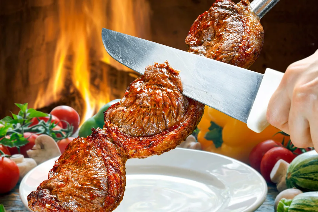 Carnes, Churrasco Churrasqueiro Perto De Mim: O Profissional Que Faz Toda A Diferença Em Um Churrasco No Mundo Atual, Com A Correria Do Dia A Dia, Muitas Vezes Nos Vemos Sem Tempo Para Preparar Um Churrasco Especial Para Receber Nossos Amigos E Familiares. É Aí Que Entra O Churrasqueiro, O Profissional Que Faz Toda A Diferença Em Um Churrasco. Com Seus Conhecimentos Em Cortes De Carnes, Temperos E Técnicas De Preparo, O Churrasqueiro É Capaz De Transformar Um Simples Churrasco Em Um Evento Digno De Elogios E Memórias Inesquecíveis. Mas Encontrar O Churrasqueiro Certo, Aquele Que Atenda Às Suas Necessidades E Esteja Próximo A Você, Nem Sempre É Uma Tarefa Fácil. Por Isso, A Busca Por Um &Quot;Churrasqueiro Perto De Mim&Quot; É Uma Questão Importante Para Muitos Amantes De Churrasco. Contratar Um Churrasqueiro Profissional Pode Trazer Muitas Vantagens. Além De Proporcionar Mais Tempo Para O Anfitrião Aproveitar A Companhia Dos Convidados, O Churrasqueiro Tem O Conhecimento E A Experiência Necessários Para Garantir Um Churrasco Delicioso E Sem Preocupações. Ele Conhece As Melhores Carnes, Sabe Como Prepará-Las Para Atingir O Ponto Certo De Suculência E Sabor, E Ainda Pode Oferecer Opções De Acompanhamentos E Molhos Que Vão Elevar O Evento A Um Patamar Gourmet. Com Tudo Isso Em Mente, A Busca Por Um Churrasqueiro Perto De Mim Se Torna Ainda Mais Relevante.