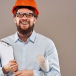 engenheiro Engenheiro Civil: 5 Serviços Essenciais para Construções de Sucesso Engenheiro elétrico