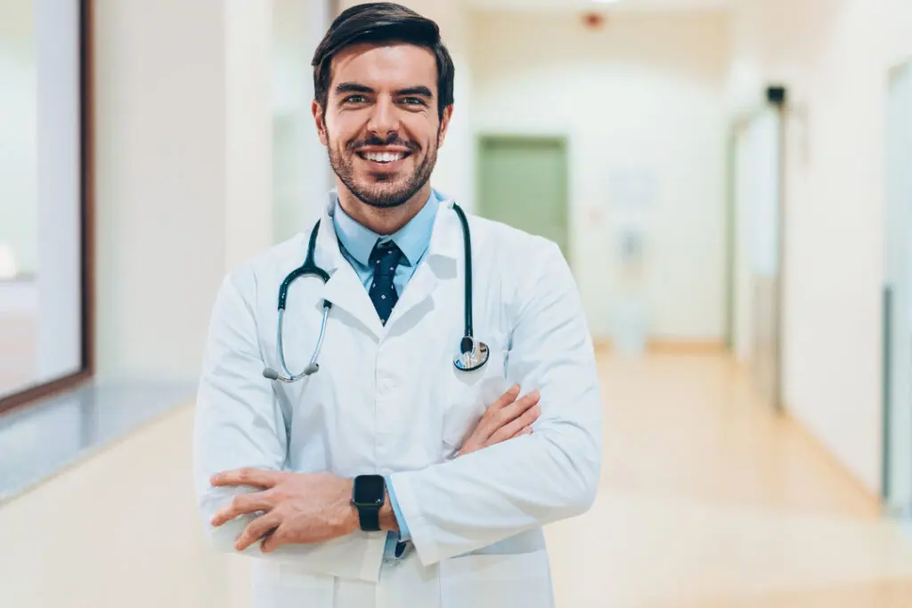 Médico Médico Perto De Mim: Encontre O Profissional Que Você Precisa! Dificuldades De Encontrar E Fidelizar Clientes Como Médico Os Dias Atuais Estão Repletos De Desafios Para Os Profissionais Da Saúde, Principalmente Para Os Médicos Que Precisam Constantemente Encontrar E Fidelizar Seus Pacientes. A Concorrência No Mercado Da Saúde É Grande, E Cada Vez Mais Os Pacientes Se Tornam Mais Exigentes E Criteriosos Na Escolha Do Seu Profissional De Confiança. Além Disso, A Falta De Visibilidade E Exposição Pode Dificultar Muito A Conquista De Novos Clientes. Mas, Como Superar Essas Dificuldades E Se Destacar No Mercado De Saúde?