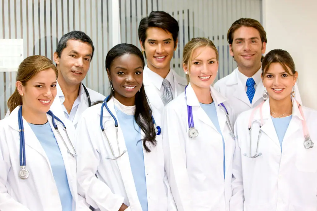 Médico, Médicos