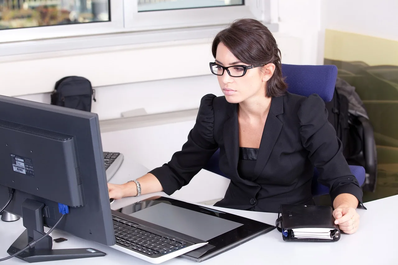 Secretary, Used, Glasses-2199013.Jpg