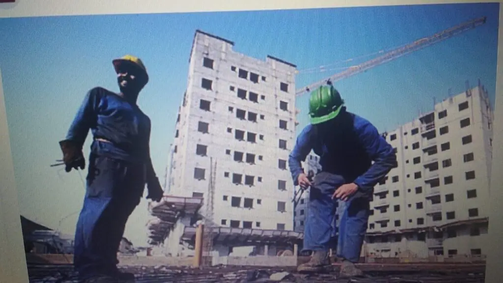 Serviços de Reformas, Pinturas e Acabamentos MCRZ CONSTRUÇÕES E REFORMAS Construção da fundação ao acabamento, reformas, pinturas, condomínios residenciais, dentre outros. Buscando expandir seus negócios a MCRZ Construções e Reformas, busca oportunidades de negócio nas cidades de Campinas, Santos e Ribeirão Preto, portando interessados dessas cidades em realizar os trabalhos de construção, reformas e pinturas, entrem em contato conosco.