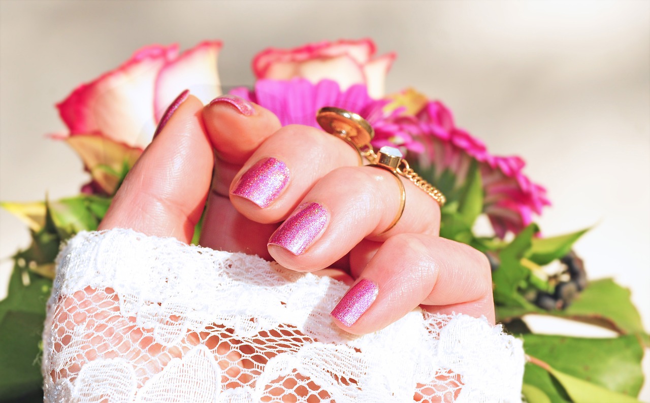 roses, pink, nail polish-2171193.jpg