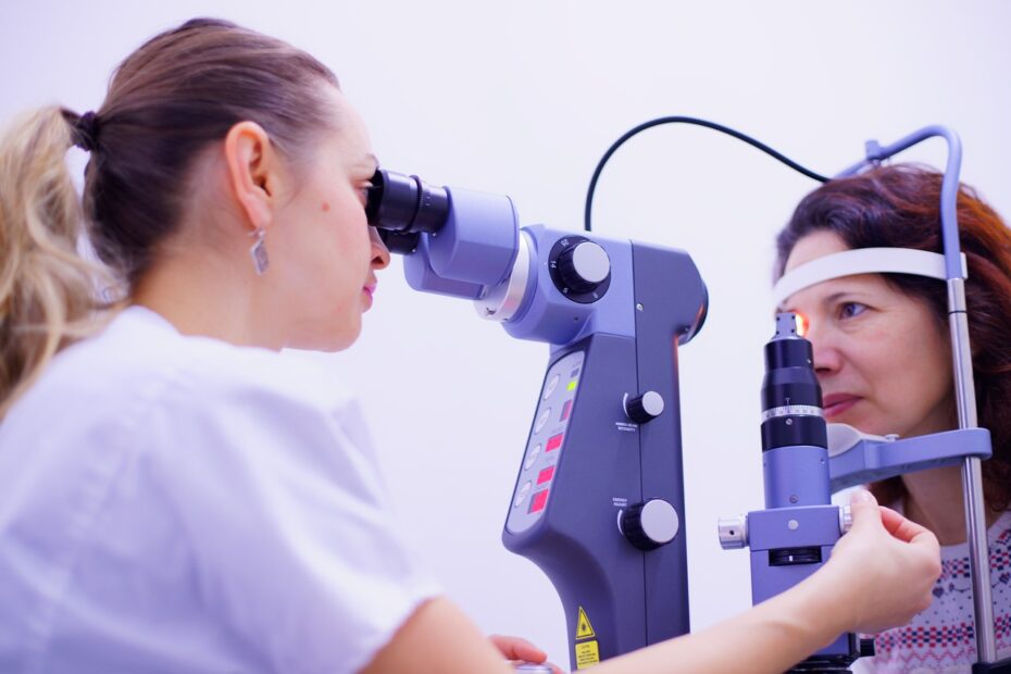 EYE CARE, EYE CONSULT, DOCTOR-5016057.JPG