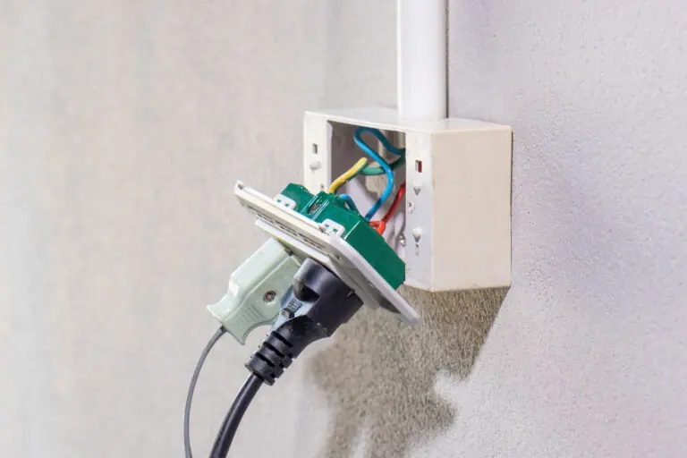 Como trocar uma tomada de energia na sua casa - Faça você mesmo! As tomadas de energia são componentes fundamentais em qualquer residência. Elas permitem a conexão de aparelhos eletrônicos e eletrodomésticos, fornecendo a energia necessária para seu funcionamento. Com o tempo e o uso constante, é comum que as tomadas apresentem desgaste ou se tornem obsoletas. Nesses casos, é importante trocá-las para garantir a segurança e o bom funcionamento dos equipamentos. Neste artigo, iremos explicar detalhadamente como você pode realizar essa tarefa de forma simples e segura.