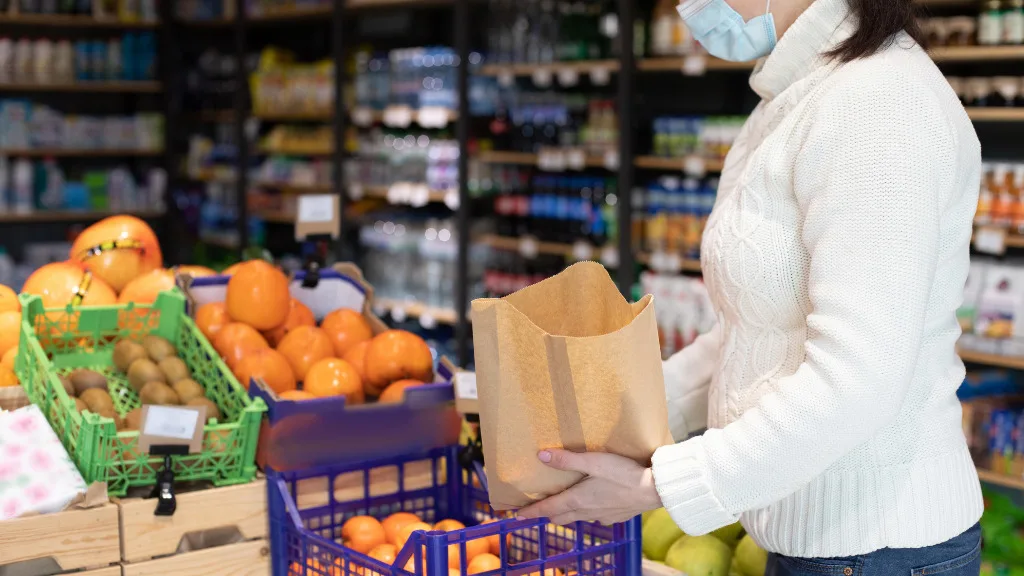 Na Quarentena, Testemunhamos Uma Revolução Digital Que Redefiniu A Forma Como Os Negócios Operam E Como Os Consumidores Interagem Com Produtos E Serviços. 

Nesse Cenário, A Adaptação Tornou-Se Crucial Para A Sobrevivência, E Até Mesmo Flores Encontraram Seu Espaço Virtual, Com A Ascensão Da Floricultura Online. 

Diante Das Restrições Físicas, Os Empreendimentos Se Viram Obrigados A Explorar Novos Territórios Digitais, Transformando Desafios Em Oportunidades. 

A Presença Online Não É Apenas Uma Resposta Temporária, Mas Uma Mudança Duradoura Que Molda A Experiência Do Consumidor E Fortalece A Resiliência Empresarial. 

A Quarentena Não Apenas Isolou, Mas Também Uniu Negócios E Consumidores Em Um Ecossistema Digital Em Constante Evolução.
