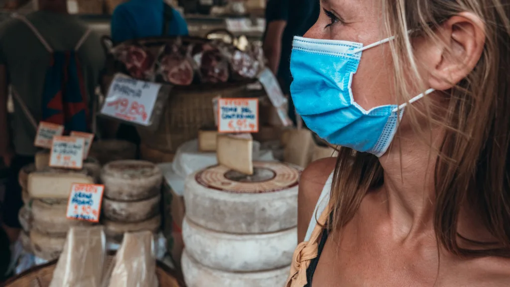 Na Quarentena, Testemunhamos Uma Revolução Digital Que Redefiniu A Forma Como Os Negócios Operam E Como Os Consumidores Interagem Com Produtos E Serviços. 

Nesse Cenário, A Adaptação Tornou-Se Crucial Para A Sobrevivência, E Até Mesmo Flores Encontraram Seu Espaço Virtual, Com A Ascensão Da Floricultura Online. 

Diante Das Restrições Físicas, Os Empreendimentos Se Viram Obrigados A Explorar Novos Territórios Digitais, Transformando Desafios Em Oportunidades. 

A Presença Online Não É Apenas Uma Resposta Temporária, Mas Uma Mudança Duradoura Que Molda A Experiência Do Consumidor E Fortalece A Resiliência Empresarial. 

A Quarentena Não Apenas Isolou, Mas Também Uniu Negócios E Consumidores Em Um Ecossistema Digital Em Constante Evolução.