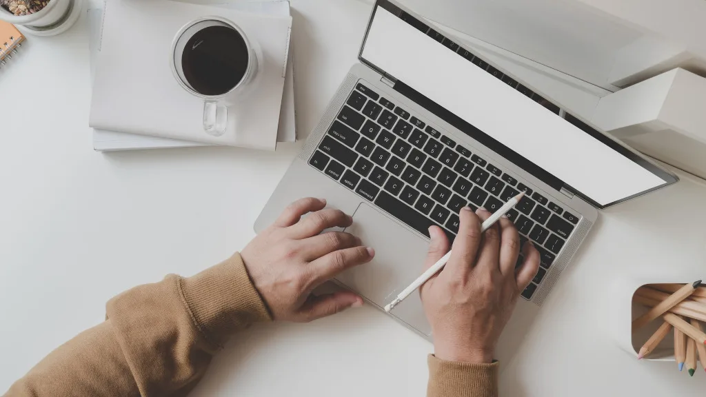 Como A Conectividade Influencia A Produtividade No Home Office

Home Office Tornou-Se Uma Realidade Para Muitos, E A Conectividade É A Chave Para O Sucesso Dessa Modalidade De Trabalho. 

Com A Expansão Do Acesso À Internet De Alta Velocidade, Como A Oferecida Pela Oi Fibra, Profissionais De Diversas Áreas Agora Têm A Oportunidade De Realizar Suas Tarefas Com A Mesma Eficácia Que Teriam Em Um Ambiente De Escritório Tradicional. 

A Flexibilidade E A Conveniência Do Home Office São Otimizadas Quando A Tecnologia É Uma Boa Infraestrutura De Rede Estão Ao Alcance, Permitindo Que O Trabalho Remoto Seja Uma Experiência Produtiva E Satisfatória.