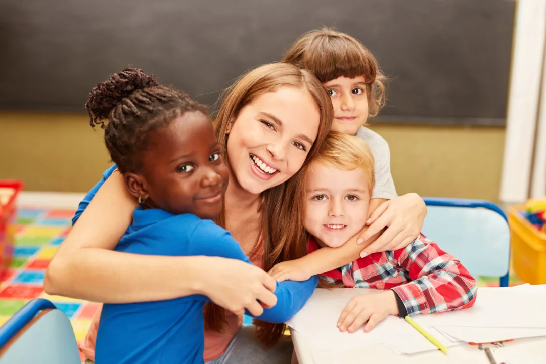 A Pedagogia Afetiva Vem Se Destacando Como Um Assunto De Significativa Importância No Âmbito Educacional, Principalmente Nas Instituições De Ensino Fundamental E Médio, Onde O Desenvolvimento Emocional Dos Estudantes É Crítico Para O Seu Crescimento Geral.