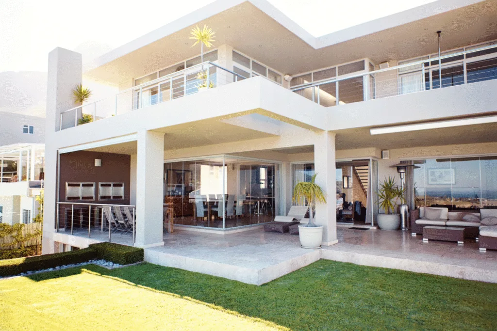 Montagem Inspiradora Mostrando A Evolução De Um Esboço Arquitetônico Para Uma Casa Real