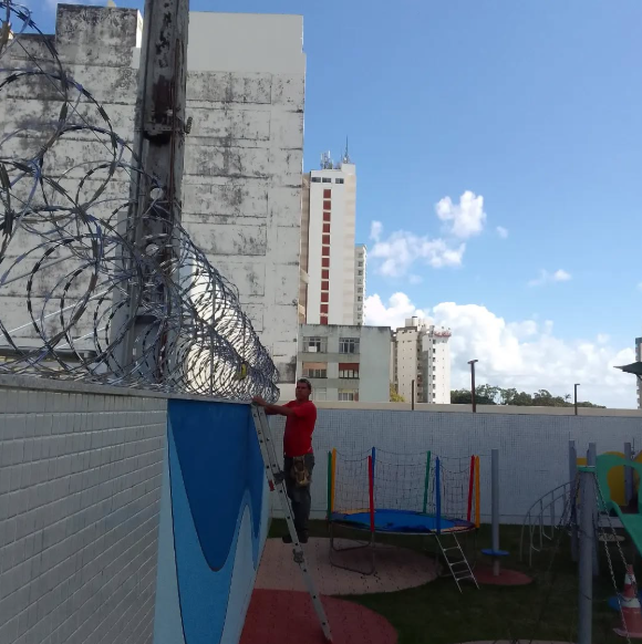 Instalação de concertina em Salvador