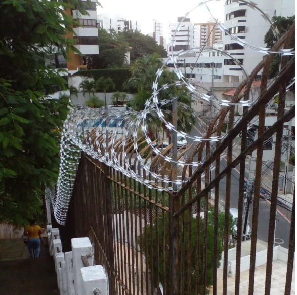 Instalação de concertina em Salvador
