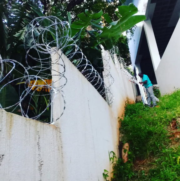 Instalação de concertina em Salvador