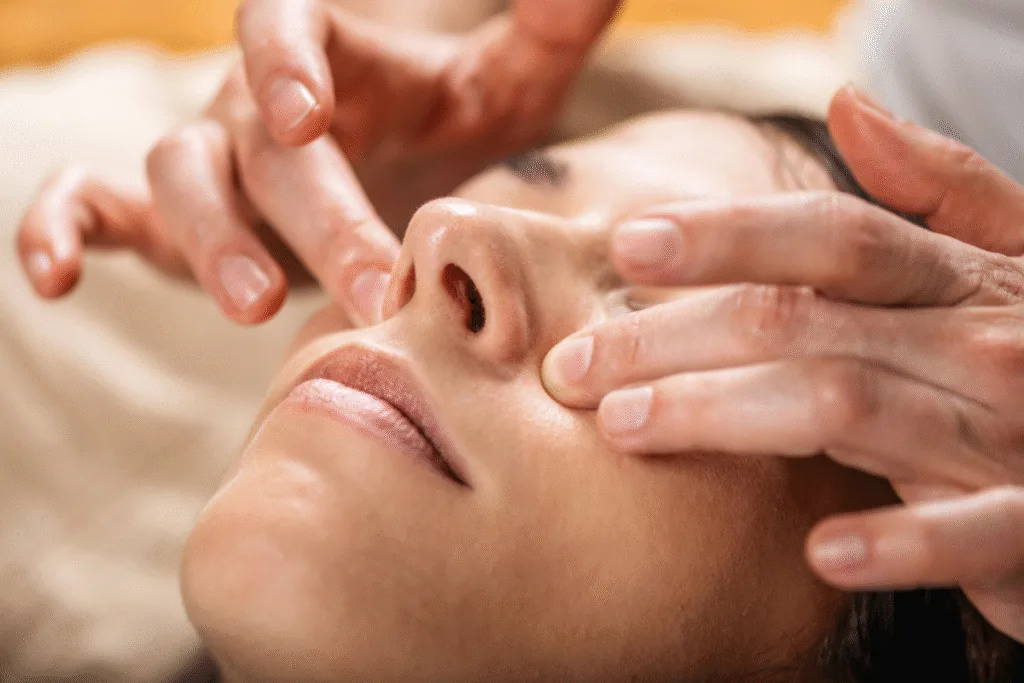 Técnica De Massagem Facial Para Reduzir Olheiras Naturalmente