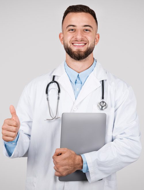 2025 - Início - Home male doctor giving thumbs up with laptop in hand 2023 12 14 12 58 28 utc Experienced and Compassionate Team