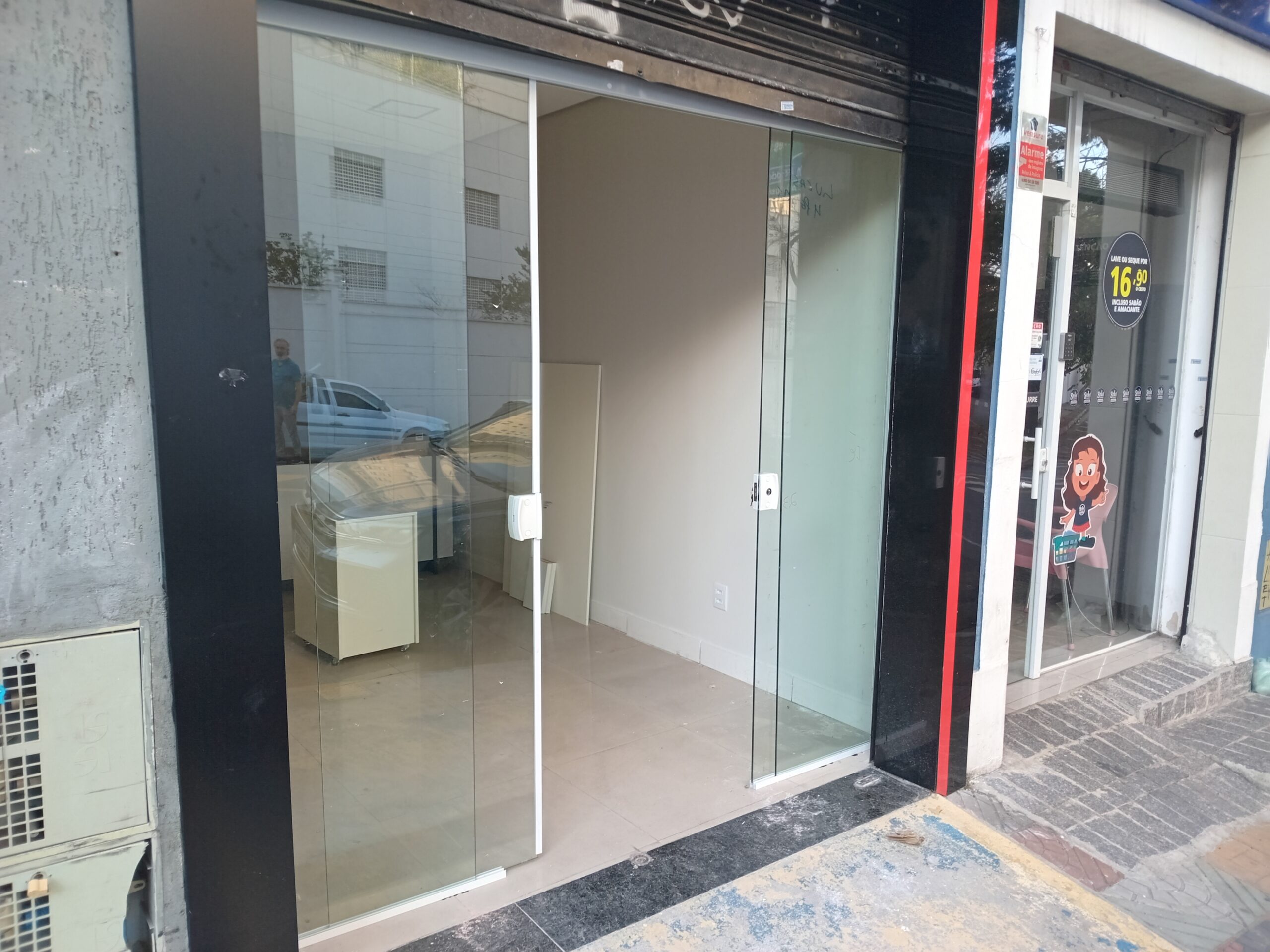 Serviços - Contratar serviços Serviços - Contratar serviços rafael silva scaled Conecte-se com muitos Prestadores de Serviços em todo Brasil. Contrate serviços, compare preços, avaliações e contrate Pedreiro, Eletricista, Encanador e centenas de outros serviços com segurança e garantia de qualidade.