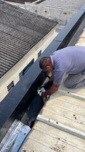 Serviços - Contratar serviços 1000099605 Conecte-se com muitos Prestadores de Serviços em todo Brasil. Contrate serviços, compare preços, avaliações e contrate Pedreiro, Eletricista, Encanador e centenas de outros serviços com segurança e garantia de qualidade.