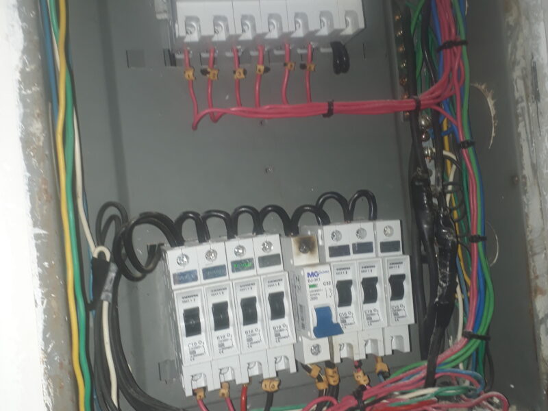 Serviços de eletricista e encanador