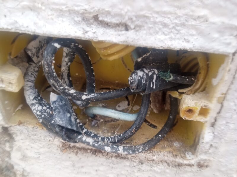 Serviços de eletricista e encanador
