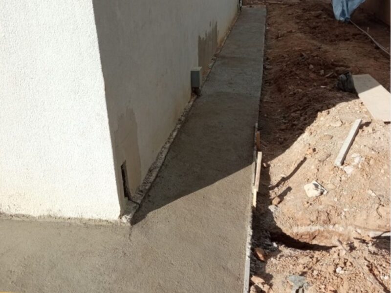 Prestações de serviço desde contrução da base ao acabamento, pintura e reformas.