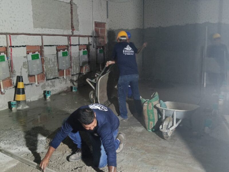Prestações de serviço desde contrução da base ao acabamento, pintura e reformas.
