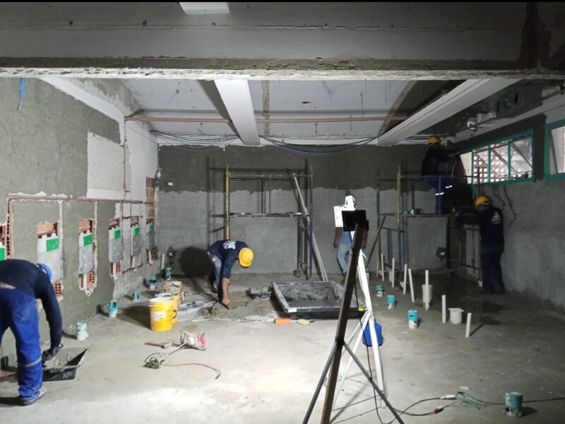 Prestações de serviço desde contrução da base ao acabamento, pintura e reformas.