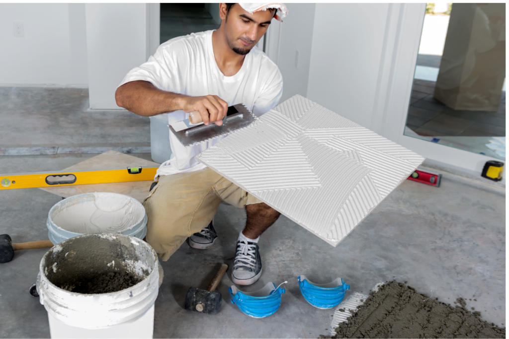 azulejista aplicando argamassa em porcelanato - dúvidas sobre pisos