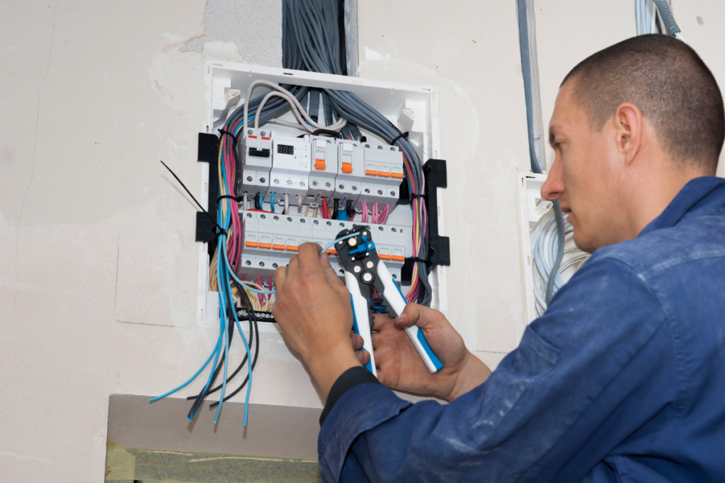 Orçamento de eletricista: como pedir, comparar e fechar sem susto | ELETRICISTA 4 conserto de quadro de energia - eletricista