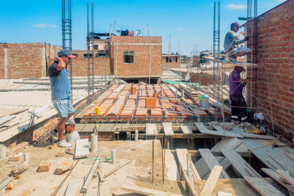 Diária de pedreiro: quanto custa e como contratar em 2026 | PEDREIRO 14 quanto ganha um pedreiro